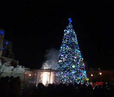 Con encendido de árbol inicia actividad Circuito navideño en Irapuato