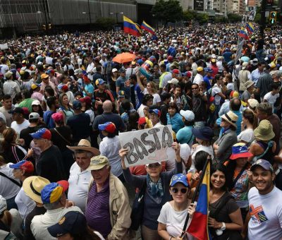 Emabajada pide a mexicanos en Venezuela tomar precauciones