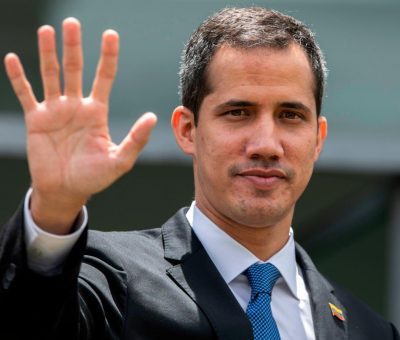 Pide Guaidó marchar «a obscuras»