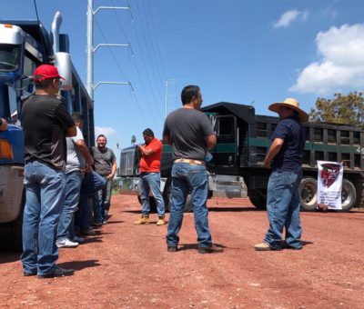 Trabajadores de la construcción cumplen con amenaza y bloquean accesos a Toyota