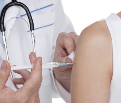 Hay 300 mil dosis de vacunas disponibles, asegura delegado federal