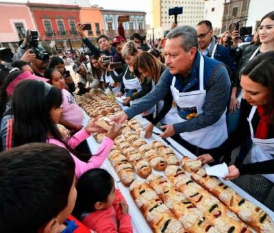 Recauda Irapuato más de 20 mil juguetes y parten Mega Rosca de Reyes