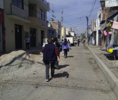 Más de un mes de retraso obra de calle Juárez