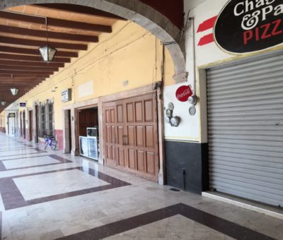 Cierran locatarios de zona centro en Juventino Rosas por bajas ventas