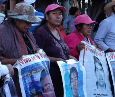 Detienen a funcionario de FGR por caso Ayotzinapa