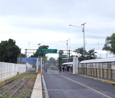 Guatemaltecos cierran paso fronterizo con México
