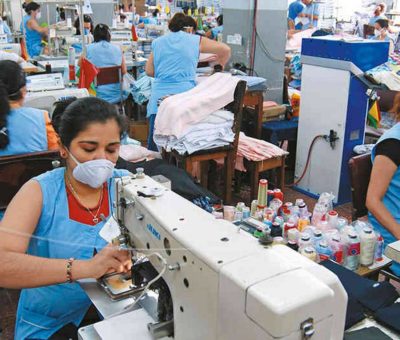 Sector textilero de Gto sobrevive al 25 por ciento con la elaboración de cubrebocas