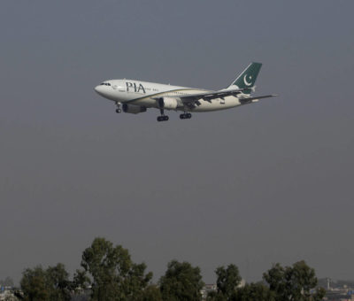 Se estrella avión comercial en Pakistán