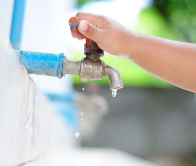 CMAPA promueve el uso de dispositivos ahorradores de agua en Apaseo el Grande