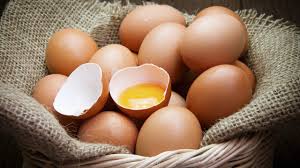 Bajan precios de pollo y huevo; alertan por alza en frijol