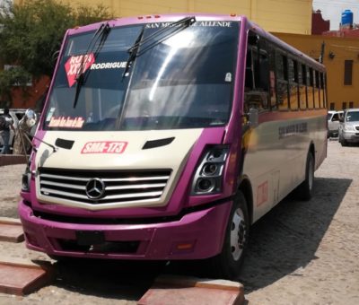 Secretaría de Seguridad Pública coloca señalética en autobuses de San Miguel de Allende  para mantener la sana distancia