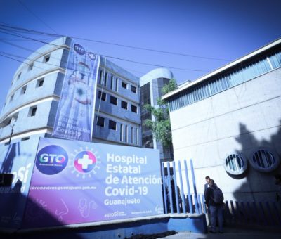 El equipo de baloncesto Abejas y HEB donan 100 tarjetas para despensas a trabajadores Hospital Estatal Covid-19 en León.