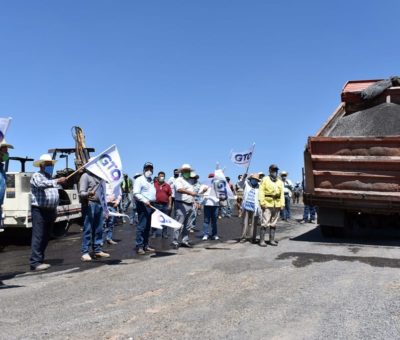 Inician trabajos de conservación de caminos rurales en Apaseo el Grande