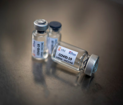 Aceleran lanzamiento de medicamento ruso contra COVID-19