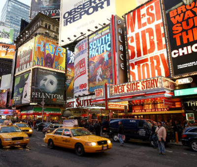 Broadway abrirá sus teatros hasta 2021