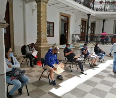 Varados guanajuatenses acuden a la secretaría Migrante para apoyo