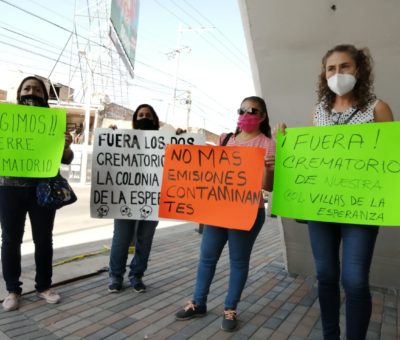Colonos de Villa de la Esperanza denuncian malos olores de un crematorio