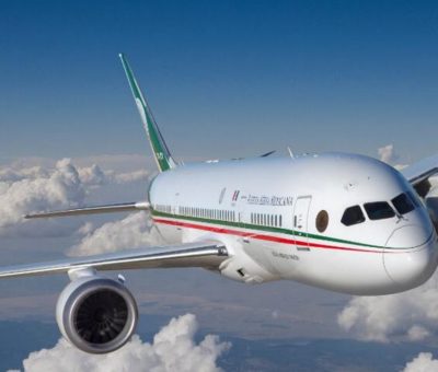 Avión presidencial regresa a México