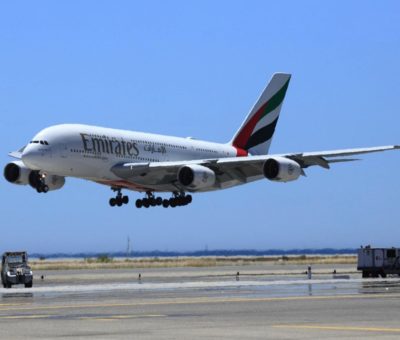 Llega a México un avión proveniente de Emiratos Árabes Unidos con donación de insumos médicos 