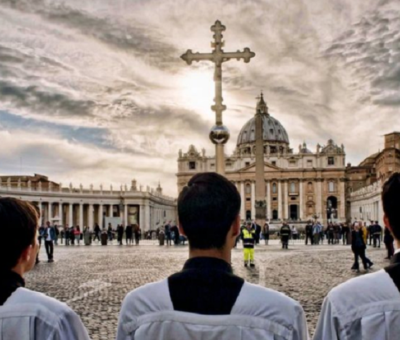 El Vaticano publica guía para tratar casos de abuso sexual relacionados con sus clérigos