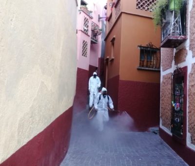 Brigada Sanitizante de servicios públicos de Guanajuato Capital realiza operativo de desinfección en la ciudad