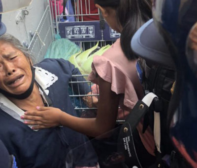 Policías retiran por la fuerza a vendedora ambulante en la CDMX