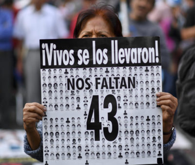 Padres de normalistas denuncian nuevos casos de corrupción en caso Iguala