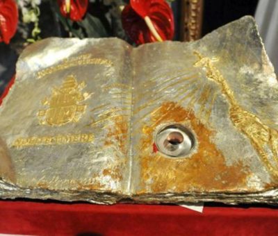 Roban reliquias de Juan Pablo II