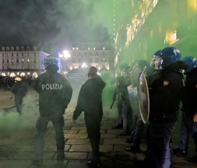 Revuelta y devastación en Turín, mientras crece la tensión en toda Italia contra las medidas anticovid