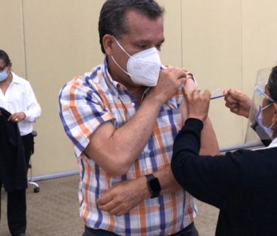 Acuden diputados y trabajadores del congreso, a vacunarse contra la influenza