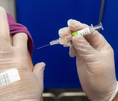 Primeras vacunas contra COVID-19 llegarán en primavera, asegura Agencia Europea Medicamentos
