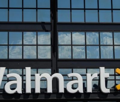 Los grandes almacenes Walmart retiran las armas de sus tiendas por miedo a los disturbios en EE.UU.