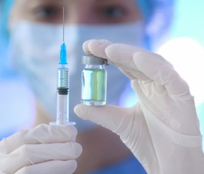 Iniciará vacunación contra covid-19 en España