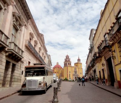 Atendiendo recomendaciones de la Secretaría de Salud cierran circulación vehicular en zona centro de Guanajuato Capital