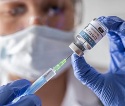 Cinco mexicanos reciben vacuna de CanSino