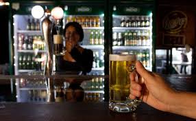 Se restringirían horarios en bares hasta el 31 de enero