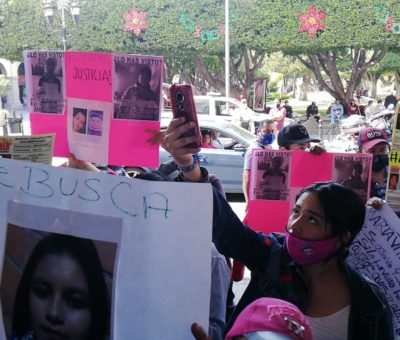 Se manifiestan en presidencia municipal de Celaya, familiares de personas desaparecidas, piden avance en las investigaciones