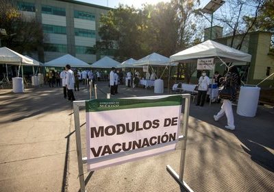 Inicia vacunación masiva en México
