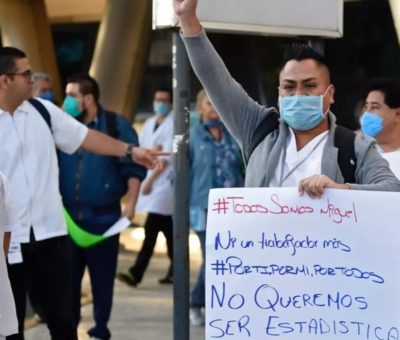 Médicos del sector privado exigen inmunización contra coronavirus con protesta en Palacio Nacional