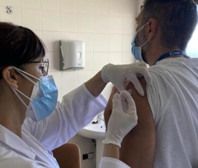 Agencia Europea del Medicamento confirma ‘posible vinculo’ de vacuna de AstraZeneca con casos raros de coágulos