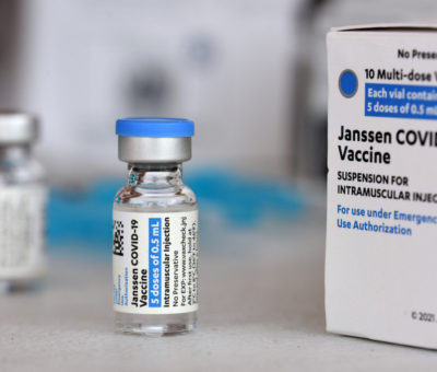 Comité asesor de EE.UU. recomienda reanudar vacunación contra COVID-19 con Johnson & Johnson