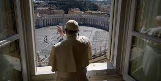 Papa Francisco pide a sacerdotes no escandalizarse ante “controversias moralistas”