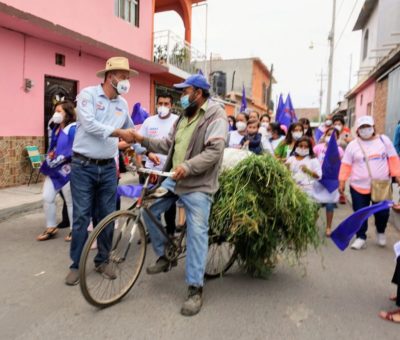 Comerciantes tianguistas y del T.E. manifestaron su apoyo a Isaac Piña