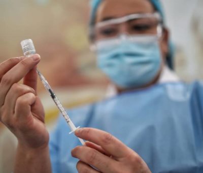 Inyectan por error seis dosis de la vacuna anticovid a joven italiana
