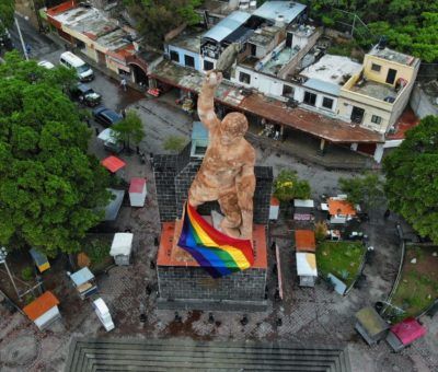 Ondea la bandera arcoíris en El Pípila de Guanajuato
