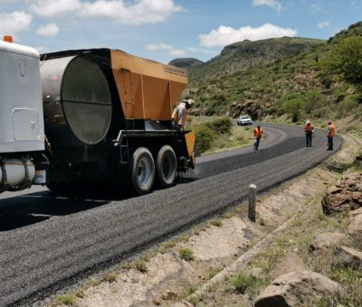 Trabaja SICOM en Conservación Rutinaria de las carreteras Cañada de Moreno – Xichú y Xichú – La Noria