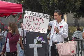Marchan en la Ciudad de México para exigir medicamentos para niños con cáncer