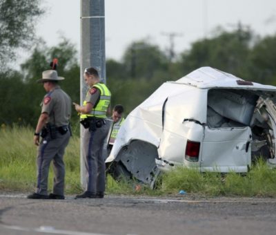 Tres mexicanos entre los 10 migrantes muertos en accidente en Texas