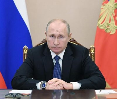 Mandatario ruso se aislamiento tras casos de covid-19 en su equipo de trabajo