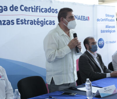 INAEBA entrega certificados de educación básica en el municipio de León